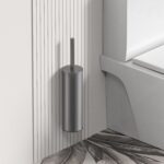 STRIA BROSSE WC AVEC SUPPORT – MANCHE AVEC STRUCTURE STRIÉE RAFFINÉE – SUSPENDUE OU À POSER – AVEC RÉCIPIENT INTÉRIEUR EN PLASTIQUE – GUNMETAL (PVD) - Image 2
