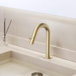 STRIA ROBINET EAU FROIDE – BEC COURBÉ – SANS BONDE – OR BROSSÉ (PVD) - Image 2